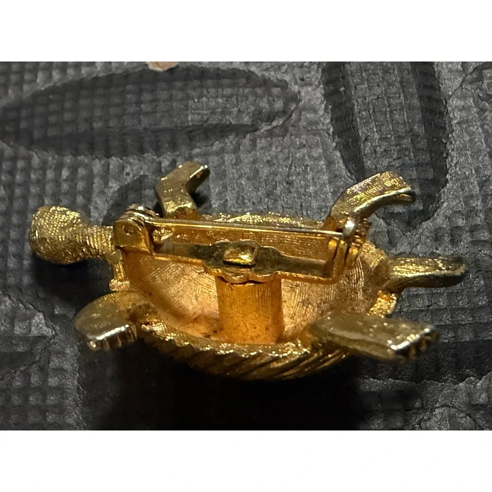 Turtle Brooch Gold Tone Shell Emeral Green Rhinestone Eyes Pin Textured Vintage